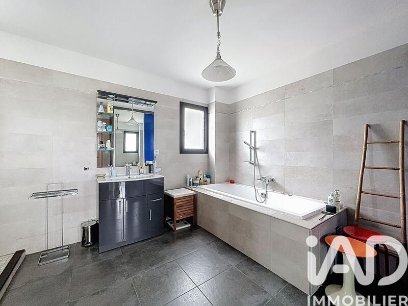 Maison - 190 m² - 8 pièces