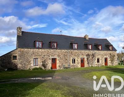 Maison - 217 m² - 8 pièces