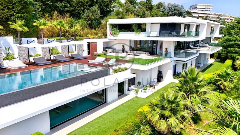 Villa - 1 400 m² - 15 pièces