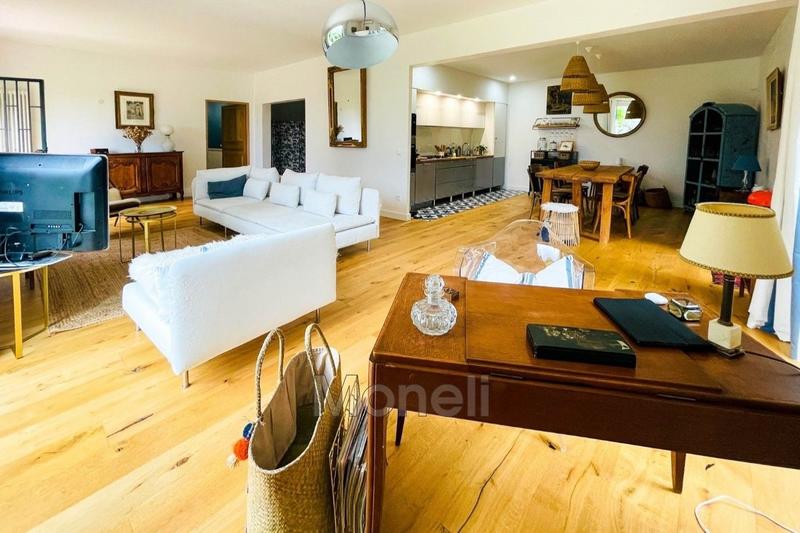 Propriété - 350 m² - 9 pièces