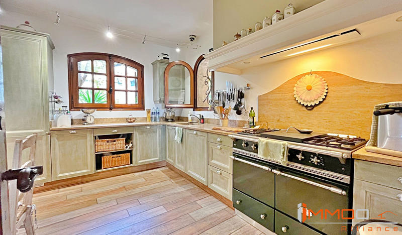 Villa - 215 m² - 9 pièces