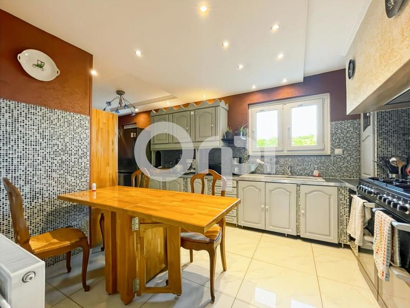 Maison - 220 m² - 6 pièces