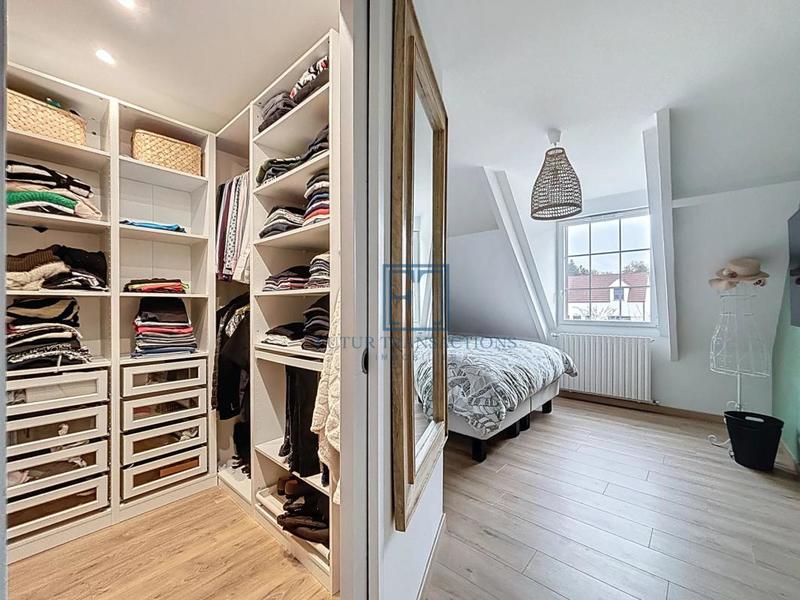 Maison - 211 m² - 9 pièces