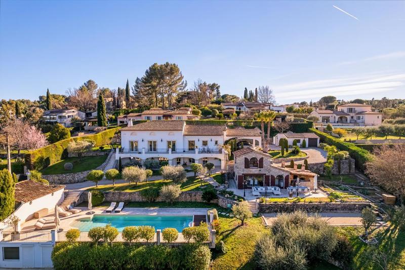 Villa - 300 m² - 6 pièces