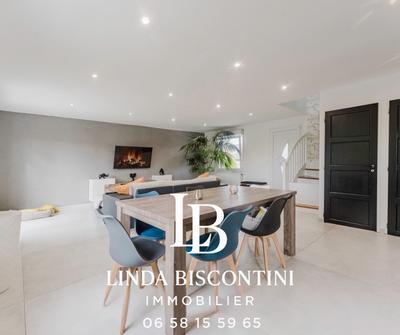 Maison - 223 m² - 7 pièces