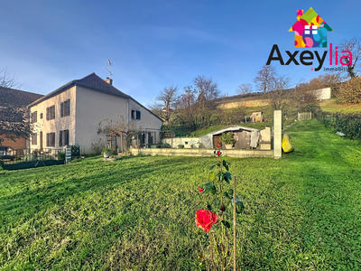 Maison - 234 m² - 9 pièces