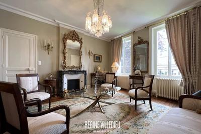 Demeure - 372 m² - 11 pièces