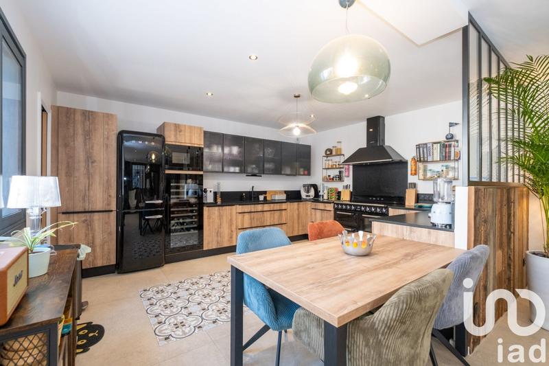 Maison - 244 m² - 8 pièces