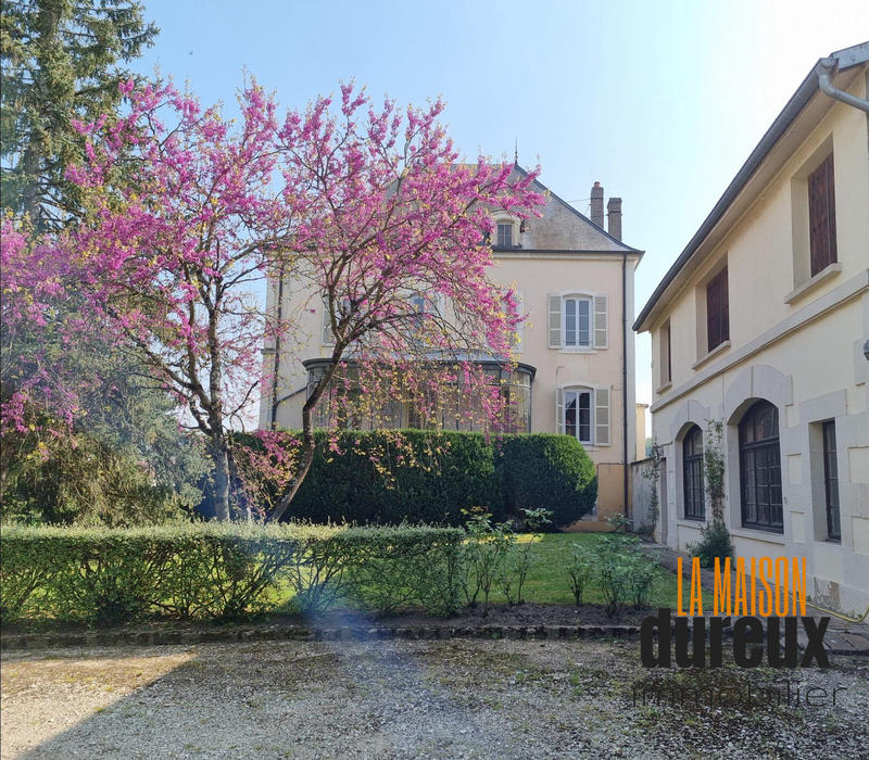 Maison - 310 m² - 12 pièces