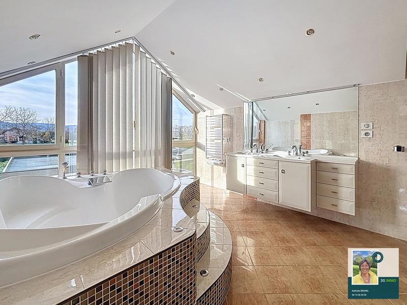 Villa - 250 m² - 10 pièces