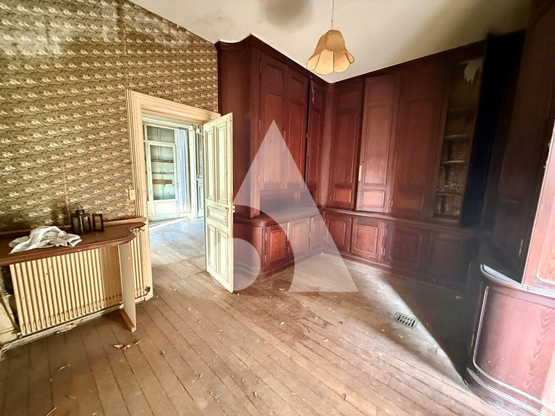 Demeure - 264 m² - 12 pièces