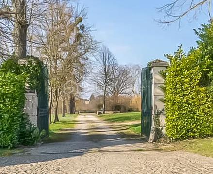 Demeure - 1 500 m² - 25 pièces