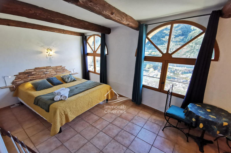 Propriété - 460 m² - 10 pièces