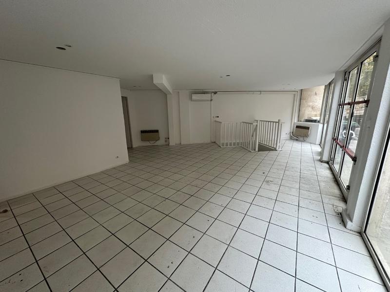 Local d'activités - 93 m²