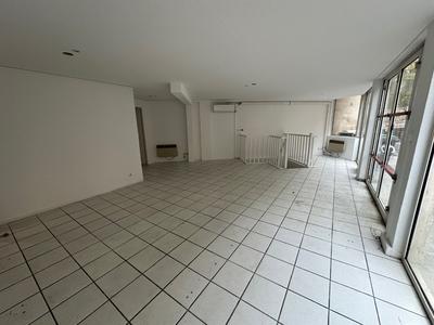 Local d'activités - 93 m²