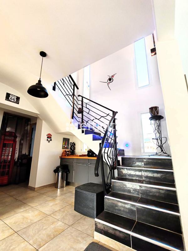 Maison - 190 m² - 6 pièces