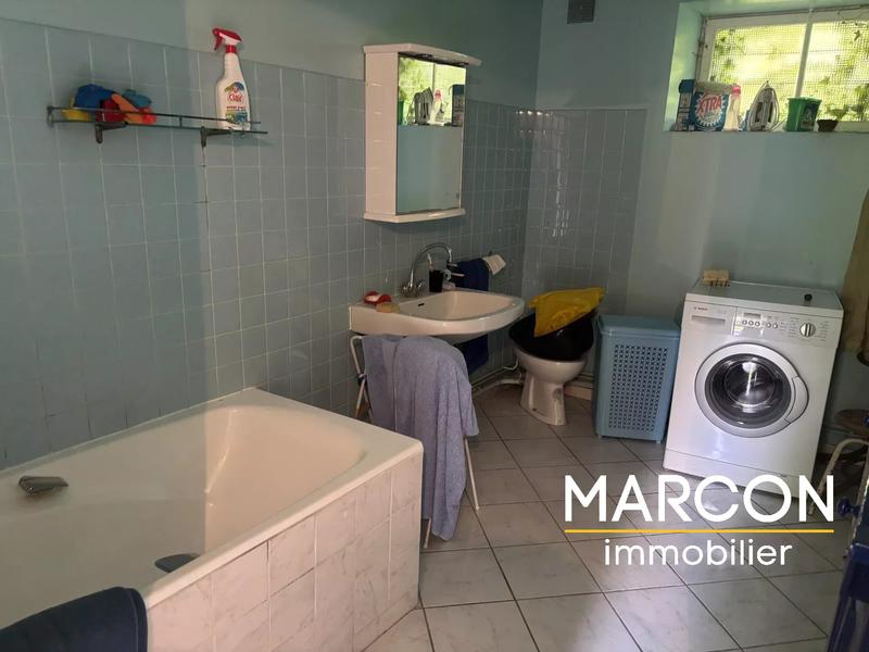 Propriété - 212 m² - 9 pièces