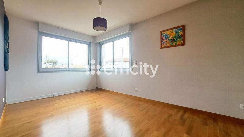 Maison jumelée - 125 m² - 6 pièces