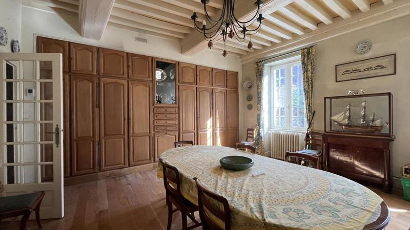 Maison - 340 m² - 9 pièces