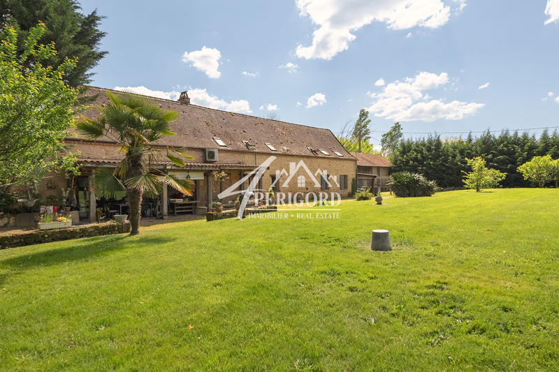 Maison ancienne - 360 m² - 13 pièces