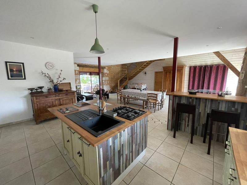 Maison - 288 m² - 8 pièces
