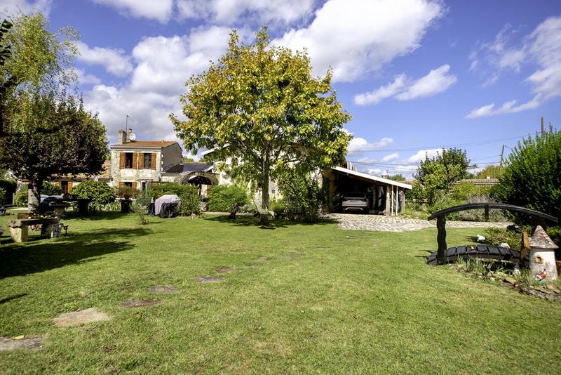 Maison - 260 m² - 8 pièces