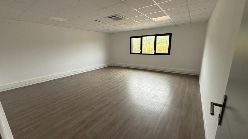 Local d'activité / Entrepôt - 290 m² - 4 pièces