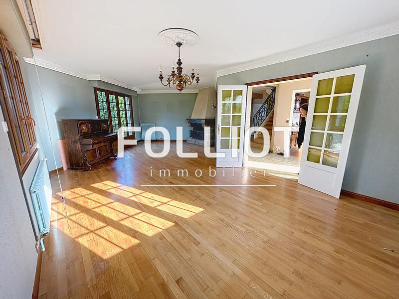 Maison - 241 m² - 7 pièces