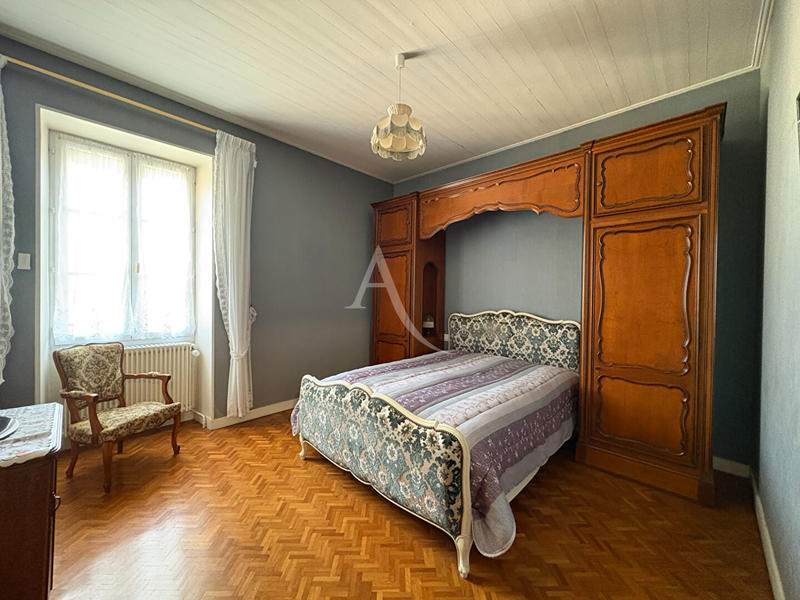 Maison - 203 m² - 8 pièces