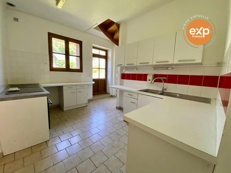 Maison traditionnelle - 180 m² - 10 pièces