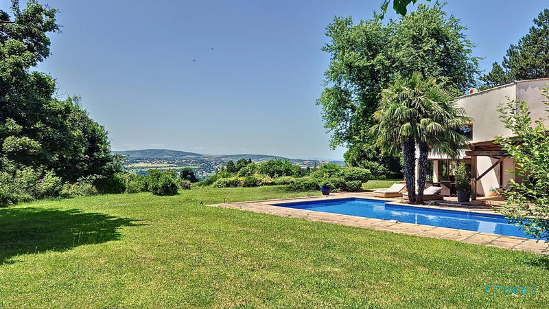 Villa - 265 m² - 7 pièces