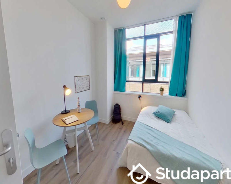 Chambre - 180 m² - 1 pièce