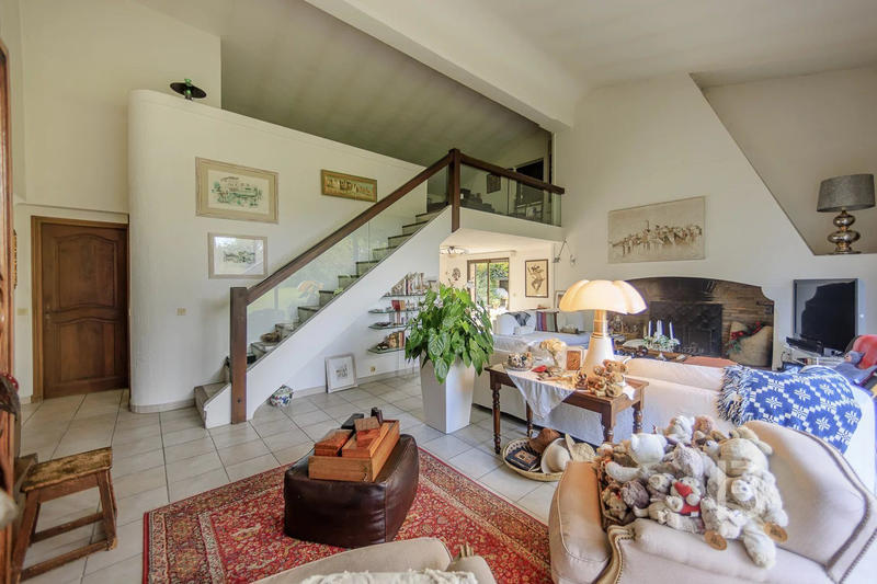 Maison - 250 m² - 7 pièces