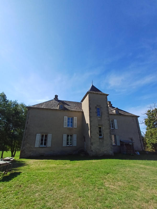 Propriété - 245 m² - 8 pièces