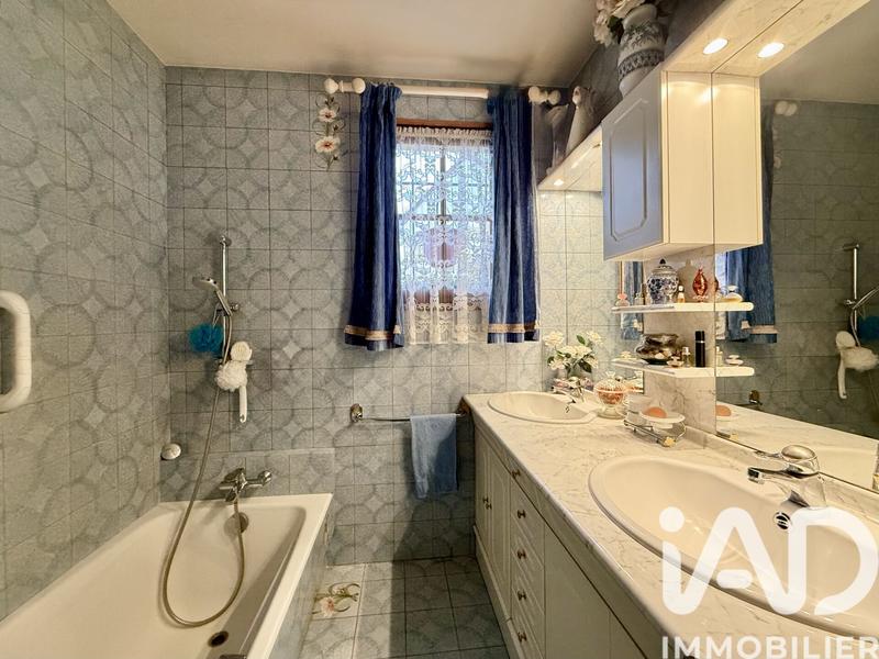 Maison - 180 m² - 8 pièces