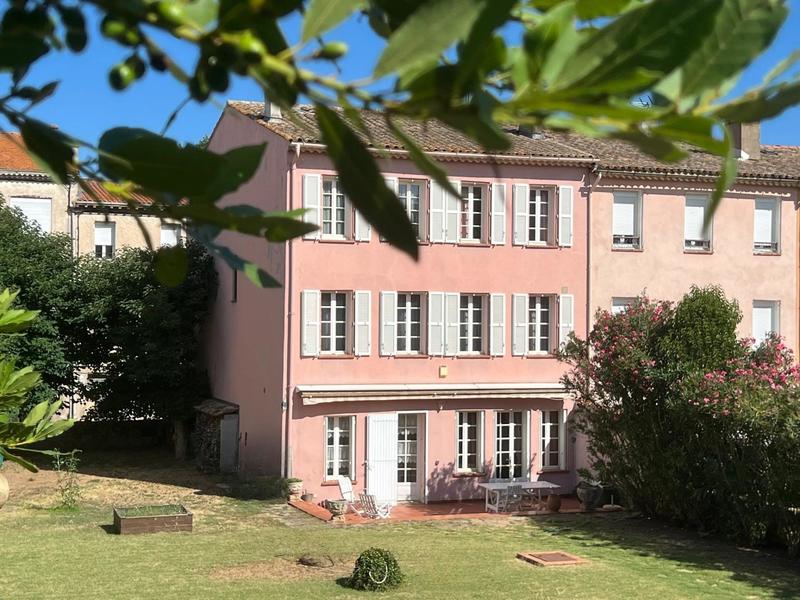 Maison - 260 m² - 10 pièces