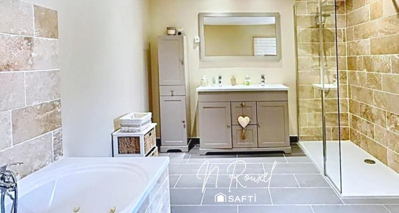 Maison - 280 m² - 12 pièces