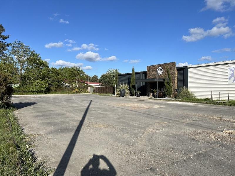 Local commercial - 1 300 m² - 5 pièces