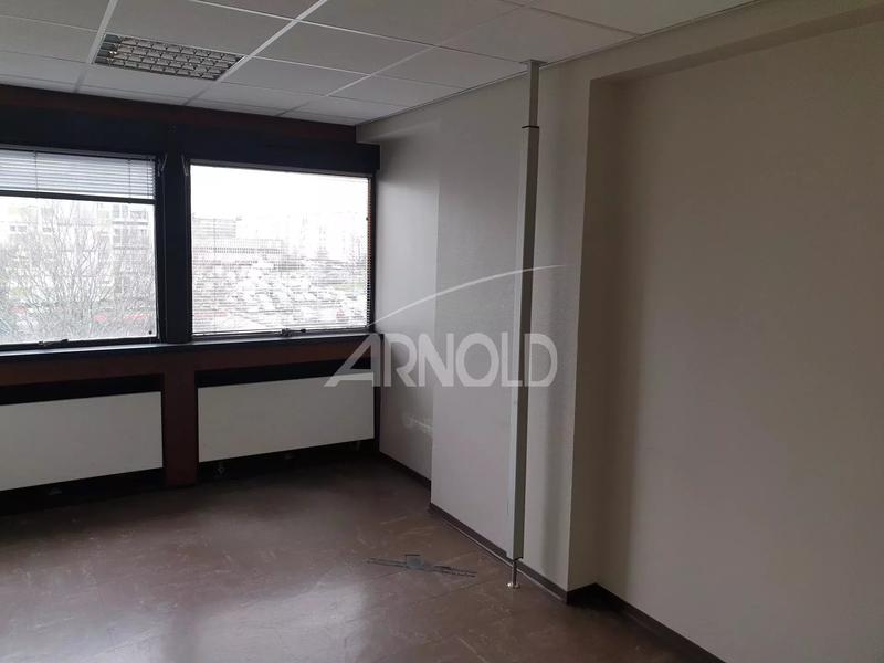 Bureau - 660 m² - 30 pièces