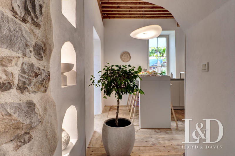 Maison - 360 m² - 10 pièces