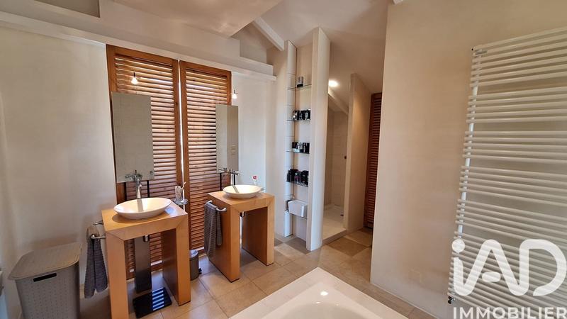 Maison - 271 m² - 9 pièces