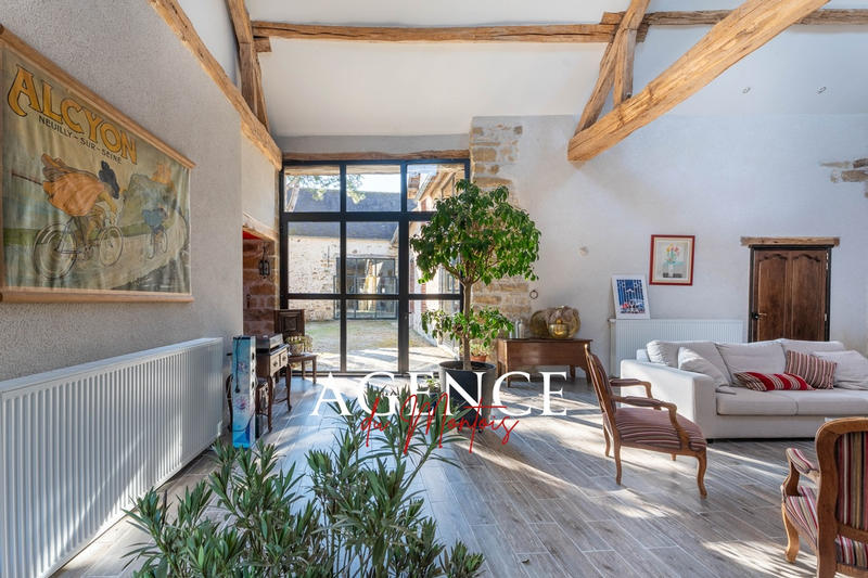 Maison - 276 m² - 11 pièces