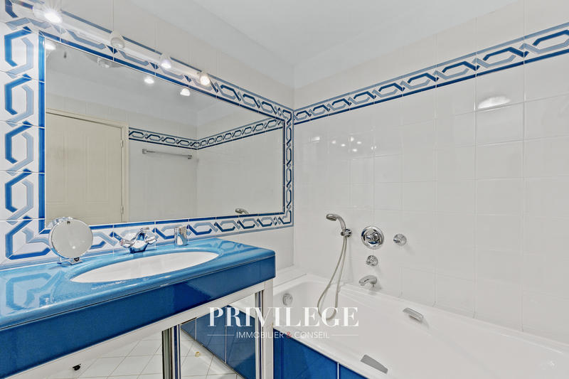 Appartement - 104 m² - 4 pièces