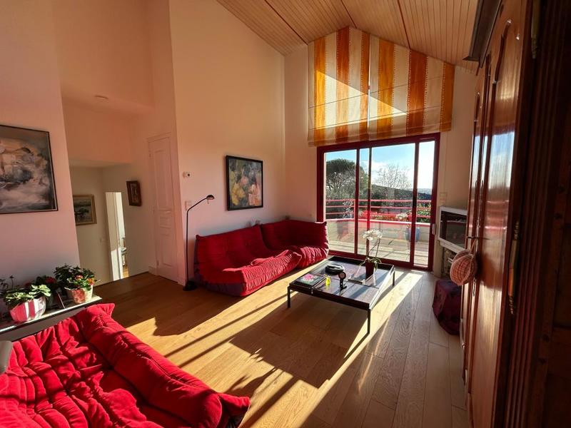 Maison - 240 m² - 6 pièces