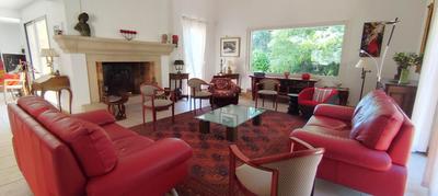 Maison - 240 m² - 8 pièces