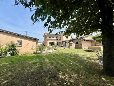Maison - 204 m² - 8 pièces