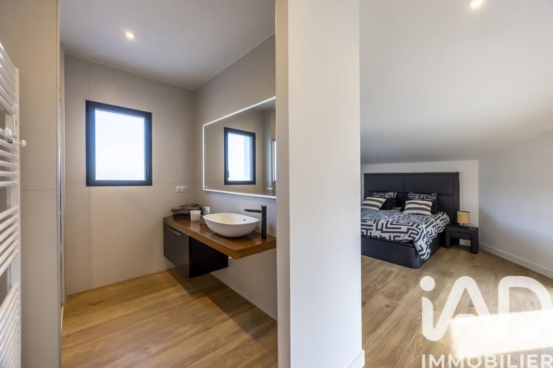 Maison - 260 m² - 6 pièces