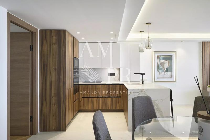 Appartement - 90 m² - 4 pièces