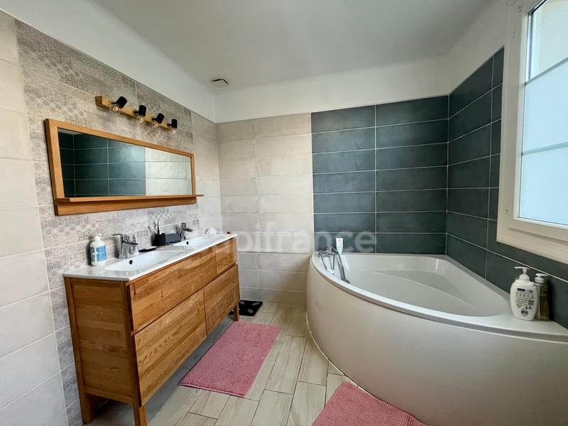 Maison - 135 m² - 6 pièces