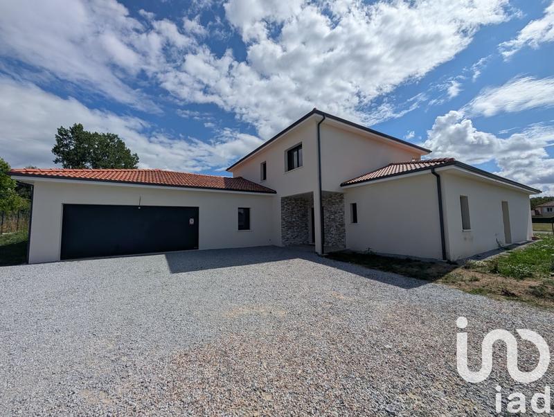 Maison - 237 m² - 8 pièces